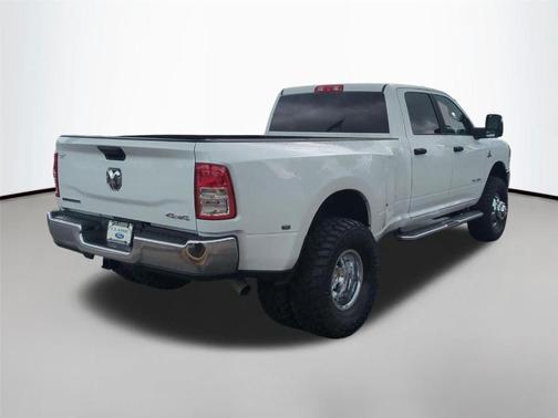 Bright White Clearcoat 2024 RAM 3500 Big Horn Crew Cab 4x4 8' Box