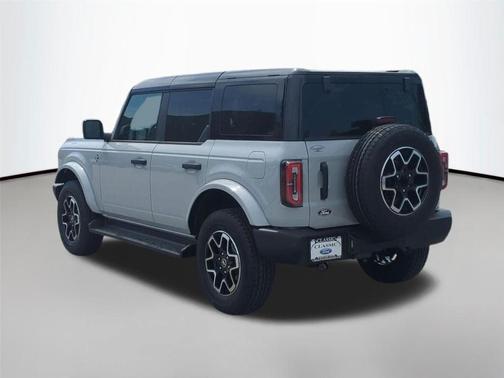 Avalanche Gray 2026 Ford Bronco Outer Banks