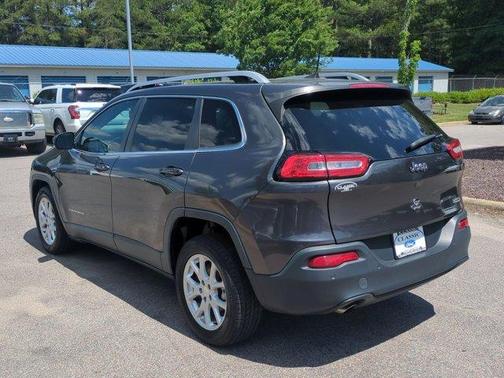 Granite Crystal Metallic Clearcoat 2016 Jeep Cherokee Latitude