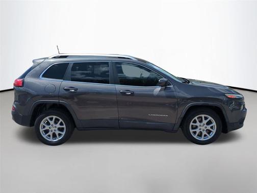 Granite Crystal Metallic Clearcoat 2016 Jeep Cherokee Latitude