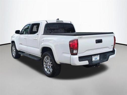 White 2022 Toyota Tacoma SR5