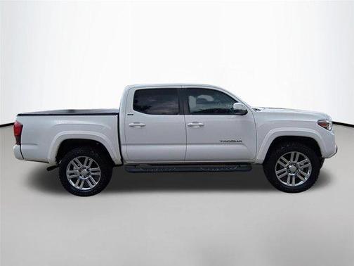 White 2022 Toyota Tacoma SR5