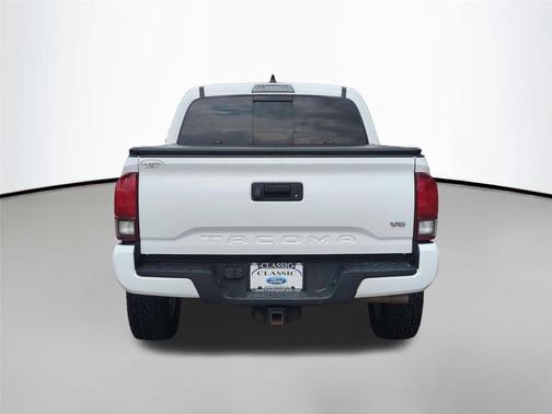 White 2022 Toyota Tacoma SR5