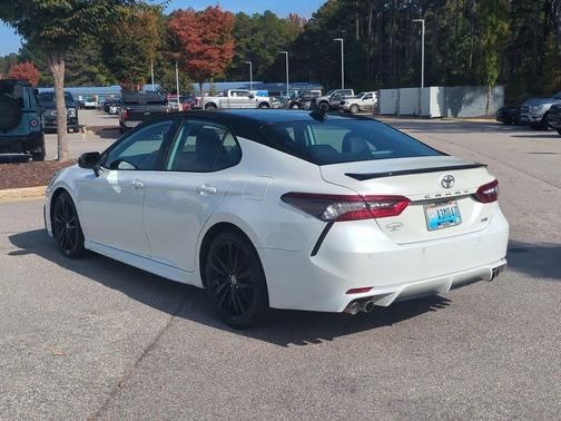 Wind Chill Pearl/Midnight Black Metallic 2022 Toyota Camry XSE