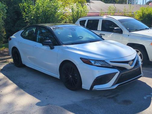 Wind Chill Pearl/Midnight Black Metallic 2022 Toyota Camry XSE