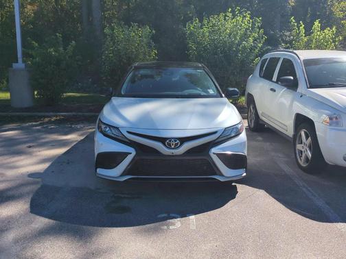 Wind Chill Pearl/Midnight Black Metallic 2022 Toyota Camry XSE