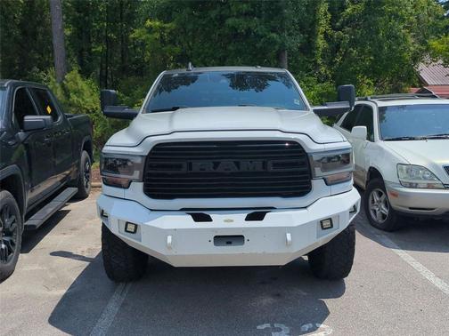 Bright White Clearcoat 2022 RAM 2500 Laramie Crew Cab 4x4 6'4' Box