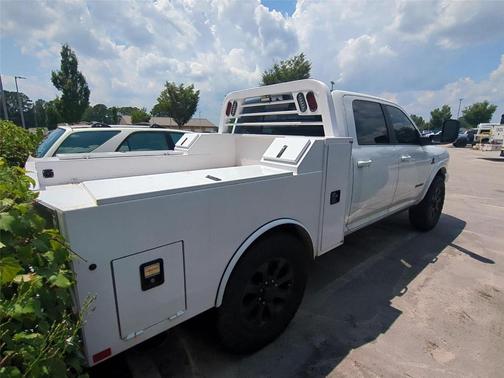 Bright White Clearcoat 2022 RAM 2500 Laramie Crew Cab 4x4 6'4' Box