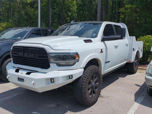 Bright White Clearcoat 2022 RAM 2500 Laramie Crew Cab 4x4 6'4' Box