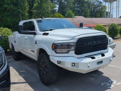 Bright White Clearcoat 2022 RAM 2500 Laramie Crew Cab 4x4 6'4' Box