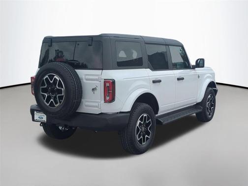 Oxford White 2026 Ford Bronco Outer Banks