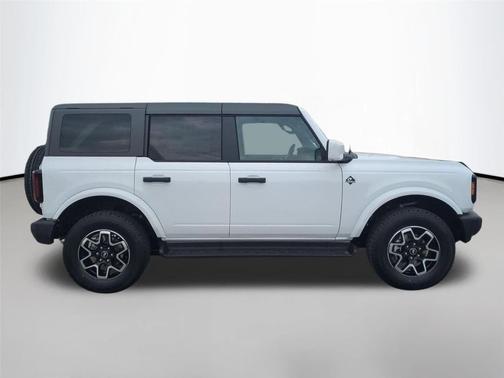 Oxford White 2026 Ford Bronco Outer Banks