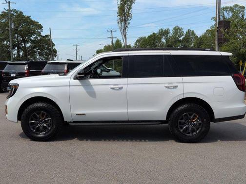 Star White Metallic Tri-Coat 2026 Ford Expedition Tremor