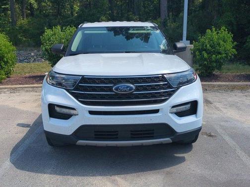 Oxford White 2022 Ford Explorer XLT