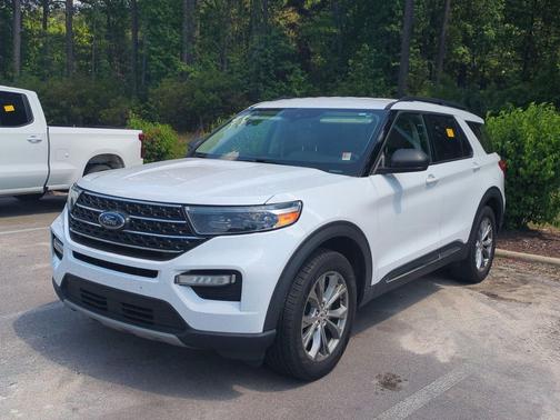 Oxford White 2022 Ford Explorer XLT