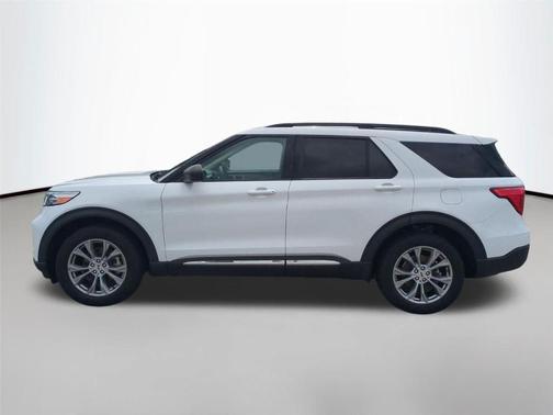Oxford White 2022 Ford Explorer XLT