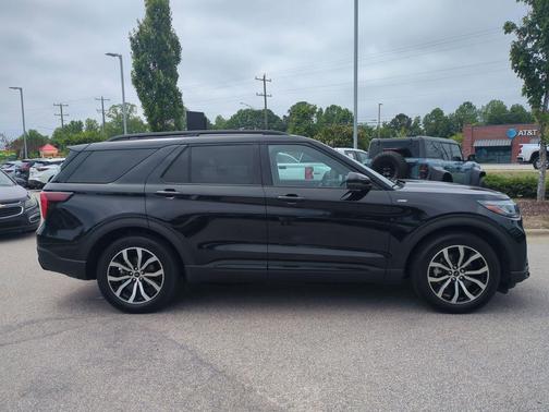 Agate Black Metallic 2025 Ford Explorer ST-Line