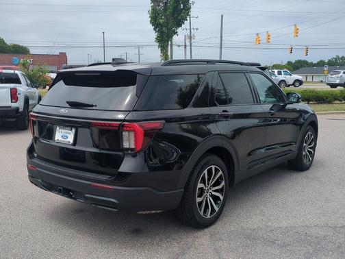 Agate Black Metallic 2025 Ford Explorer ST-Line