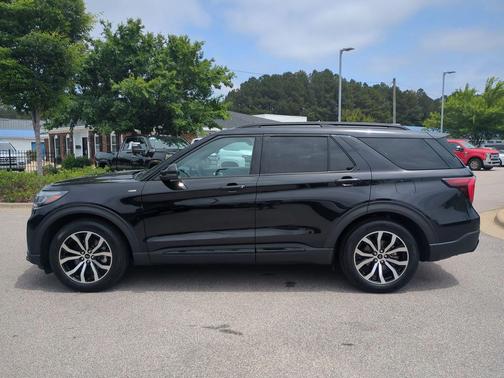 Agate Black Metallic 2025 Ford Explorer ST-Line