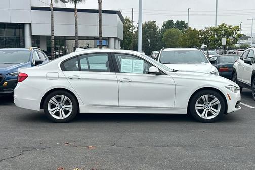 2018 BMW 330 i xDrive