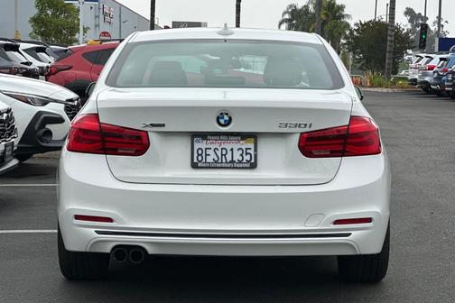 2018 BMW 330 i xDrive