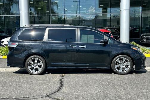 2019 Toyota Sienna SE