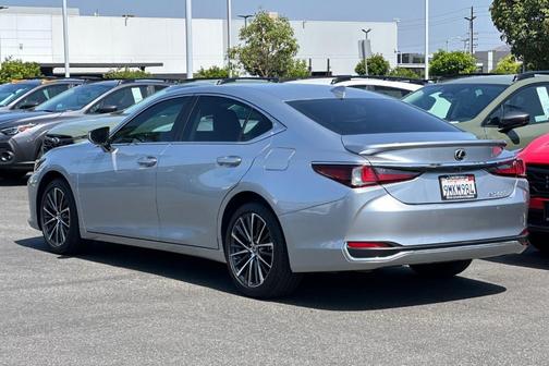 2024 Lexus ES 300h
