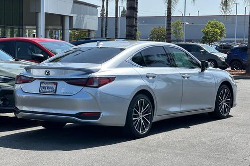 2024 Lexus ES 300h