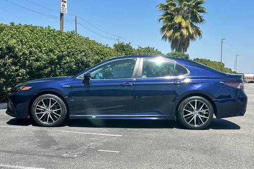 2021 Toyota Camry Hybrid SE