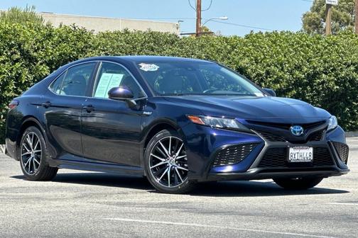 2021 Toyota Camry Hybrid SE