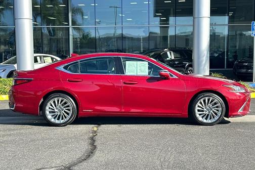 2019 Lexus ES 300h 