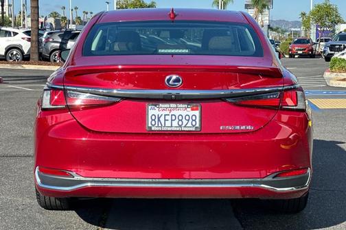 2019 Lexus ES 300h 