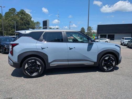 Gray 2027 Kia Seltos S