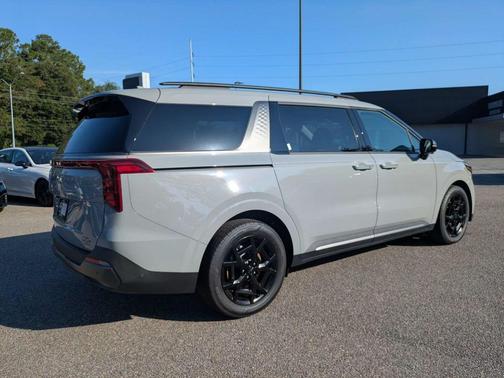 Ceramic Silver 2027 Kia Carnival SX