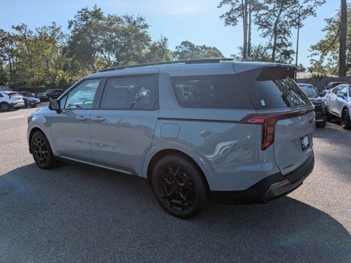 Ceramic Silver 2027 Kia Carnival SX
