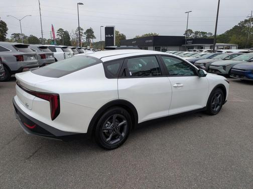 Snow White Pearl 2026 Kia K4 LXS