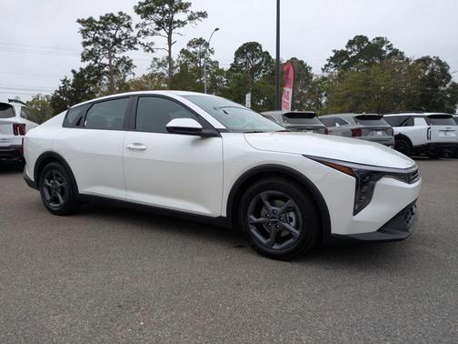Snow White Pearl 2026 Kia K4 LXS