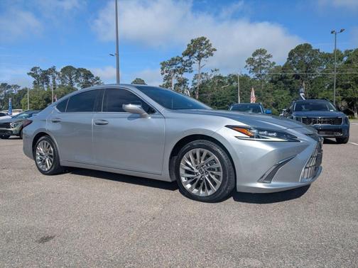 Iridium Silver 2023 Lexus ES 300h Luxury