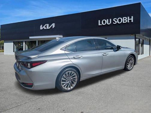 Iridium Silver 2023 Lexus ES 300h Luxury