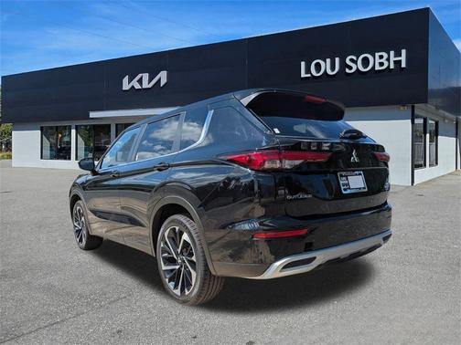 2024 Mitsubishi Outlander SE Black Edition