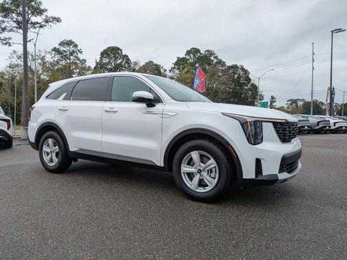 Glacial White Pearl 2026 Kia Sorento LX