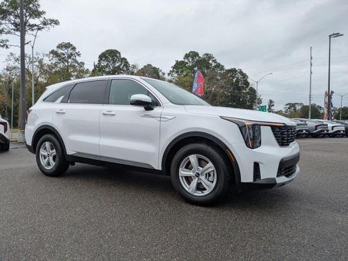 Glacial White Pearl 2026 Kia Sorento LX