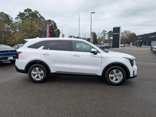 Glacial White Pearl 2026 Kia Sorento LX