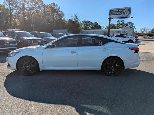 2022 Nissan Altima 2.5 SR