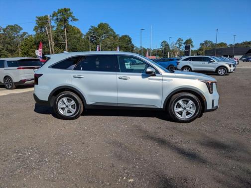 Ivory Silver 2026 Kia Sorento LX