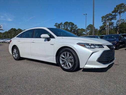 Pearl 2019 Toyota Avalon Hybrid XLE