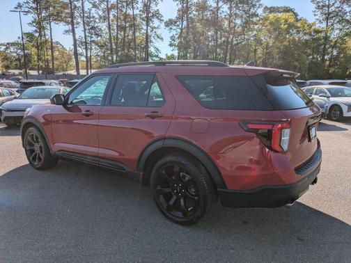 2024 Ford Explorer ST-Line