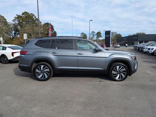 2025 Volkswagen Atlas 2.0T SE w/Technology