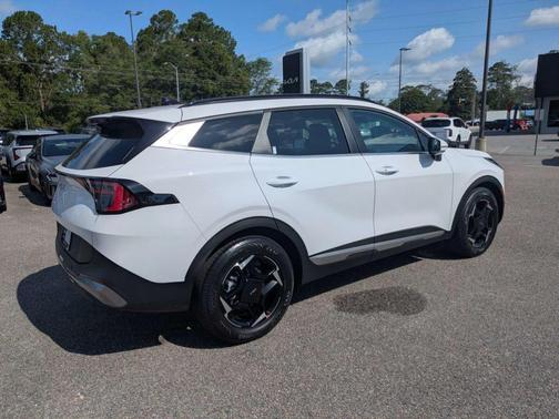 Glacial White Pearl 2026 Kia Sportage EX