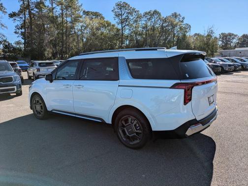 Snow White Pearl 2026 Kia Carnival Hybrid SX